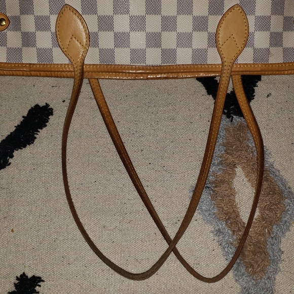 Louis Vuitton Neverfull MM - Picture 6 of 16